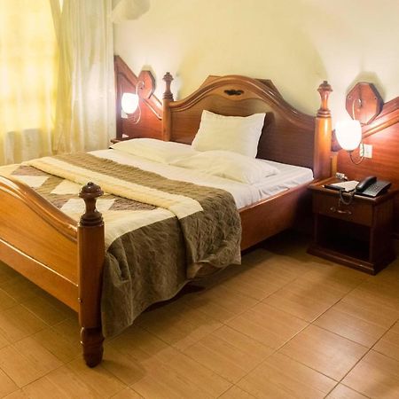 Palm World Hotels Mbarara Екстериор снимка